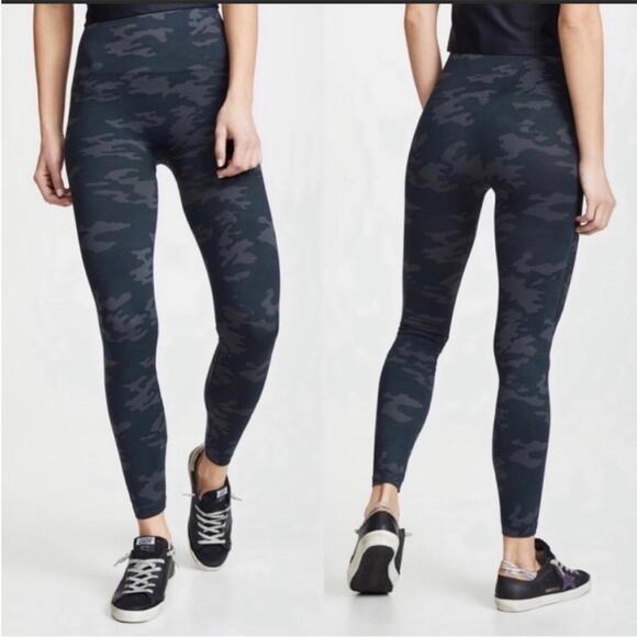 SPANX Pants - Spanx Look At Me Now Camo Print Seamless High Rise Leggings Size Small